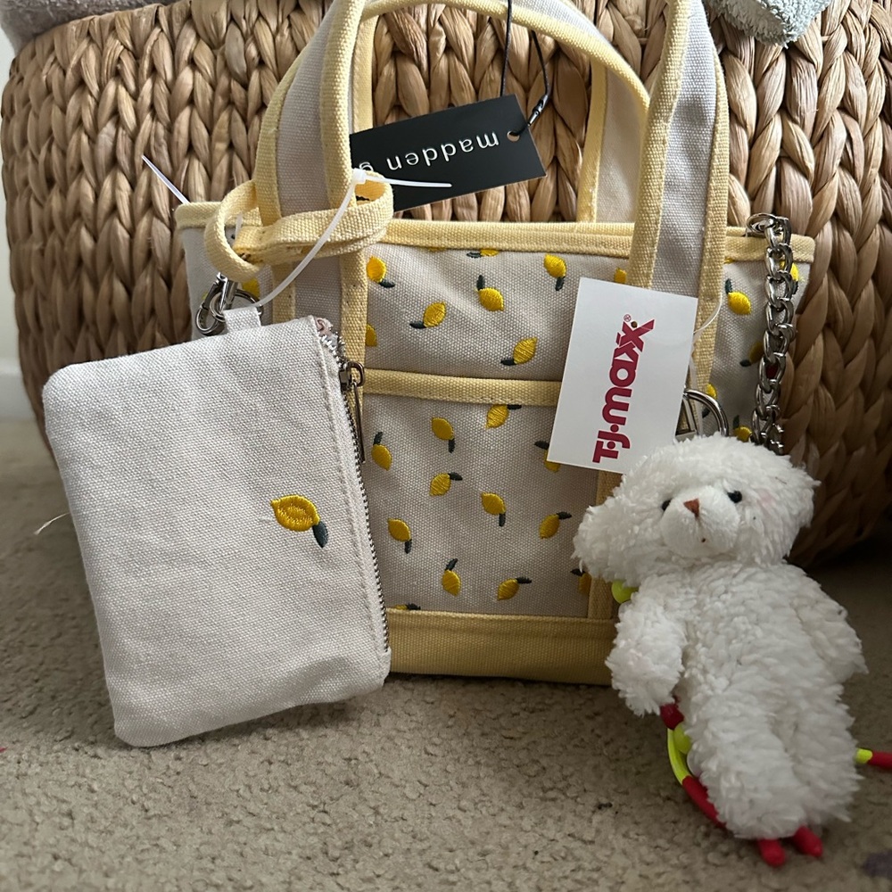 VIRAL MADDEN GIRL LEMON TOTE BAG